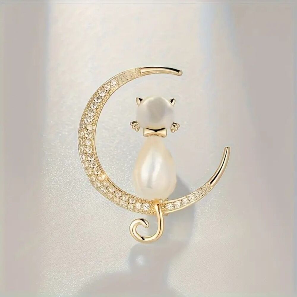 Elegant Gold Crescent Moon & Cat Brooch – Pearl Accent & Rhinestone Details